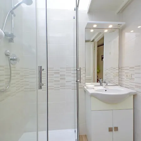 Charming Nest Steps From The Vatican *