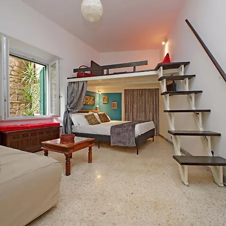 Charming Nest Steps From The Vatican Apartment